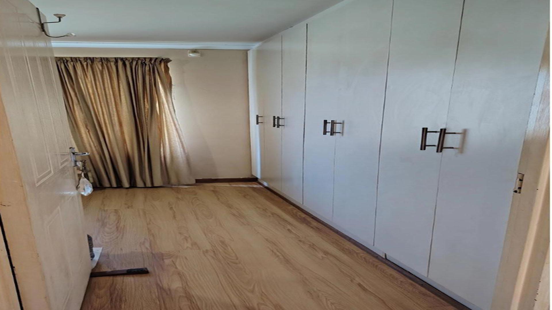 Bed Room 1 of property in Lorraine