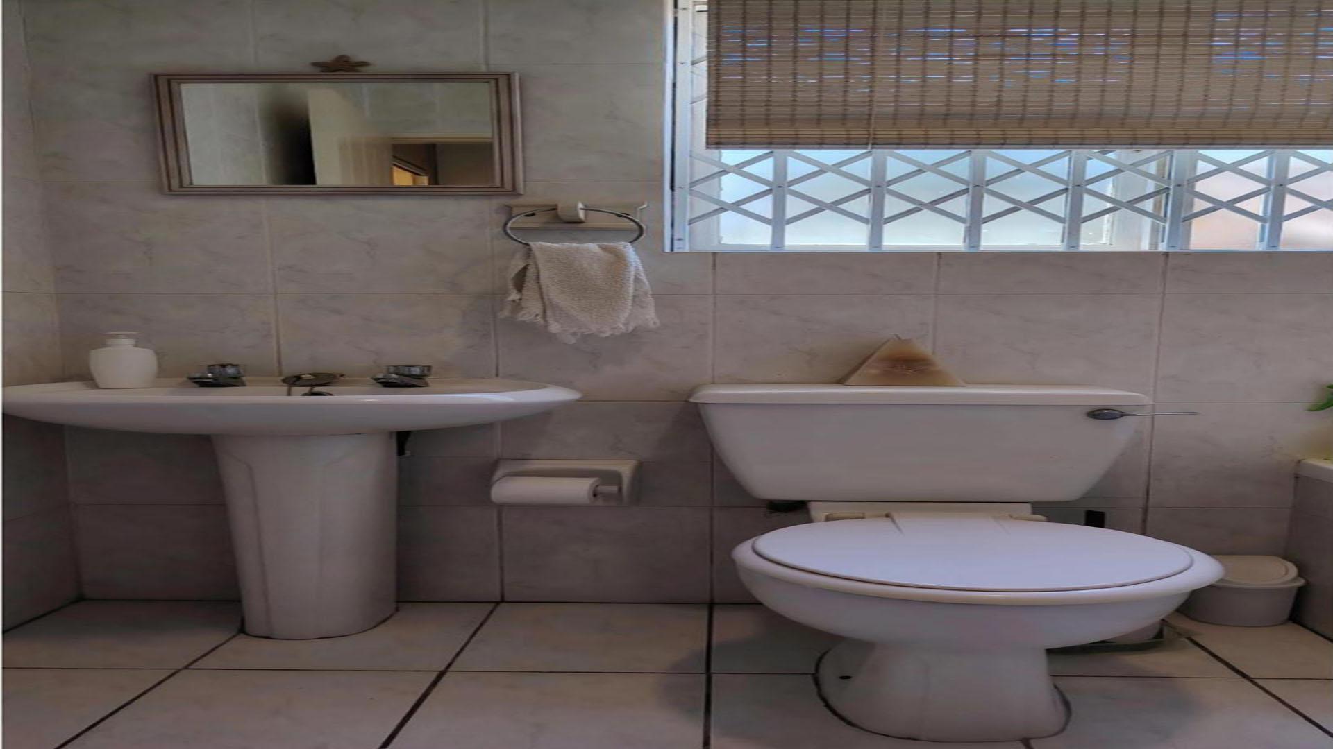 Bathroom 1 of property in Lorraine