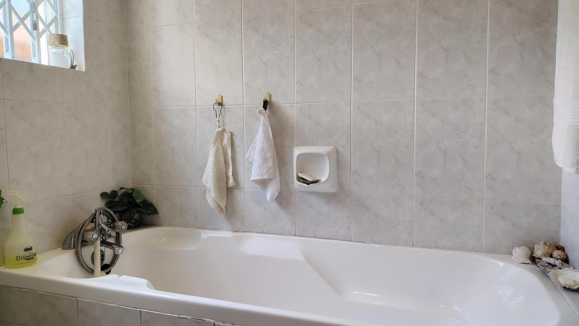 Bathroom 1 of property in Lorraine