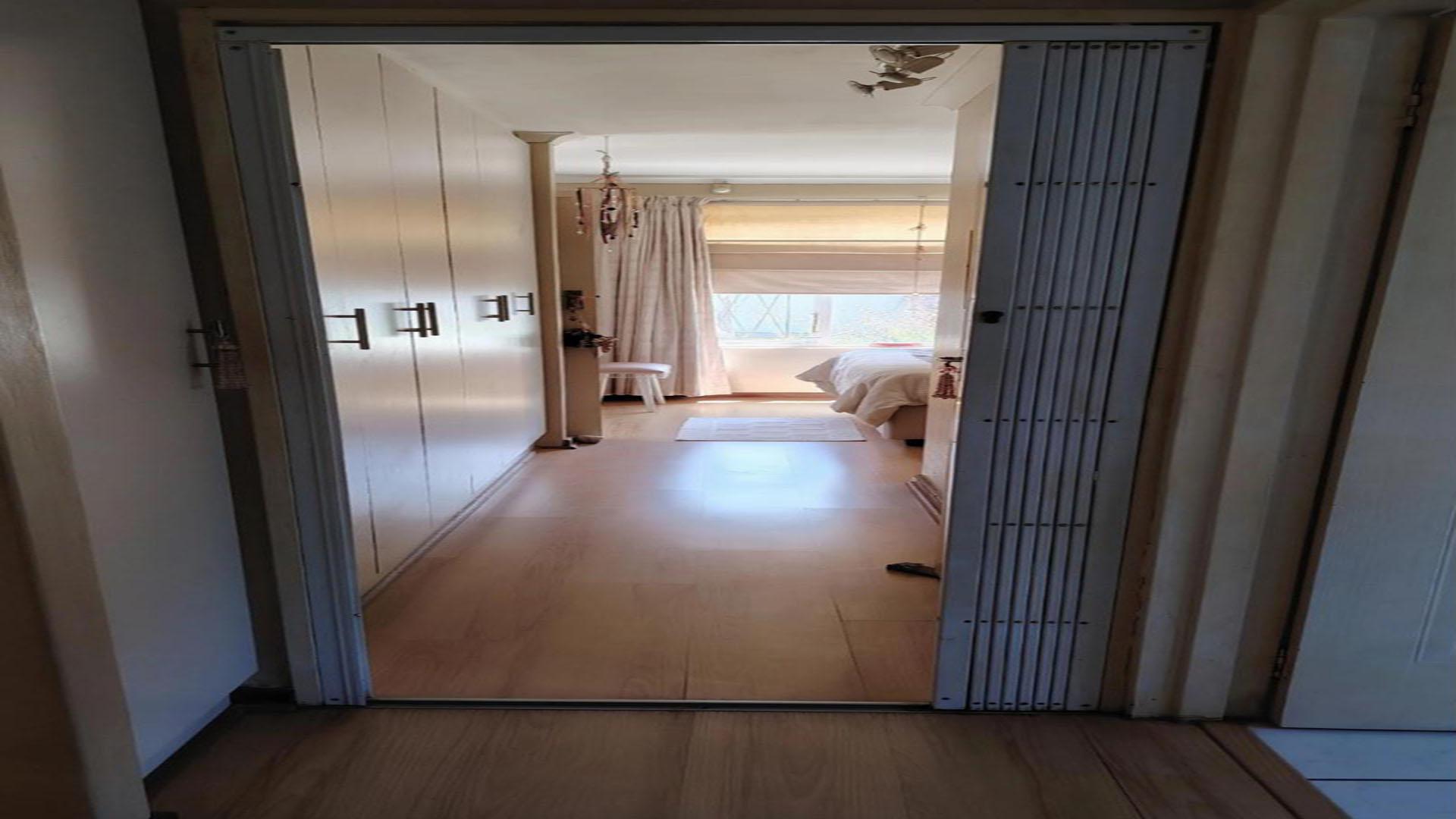 Main Bedroom of property in Lorraine