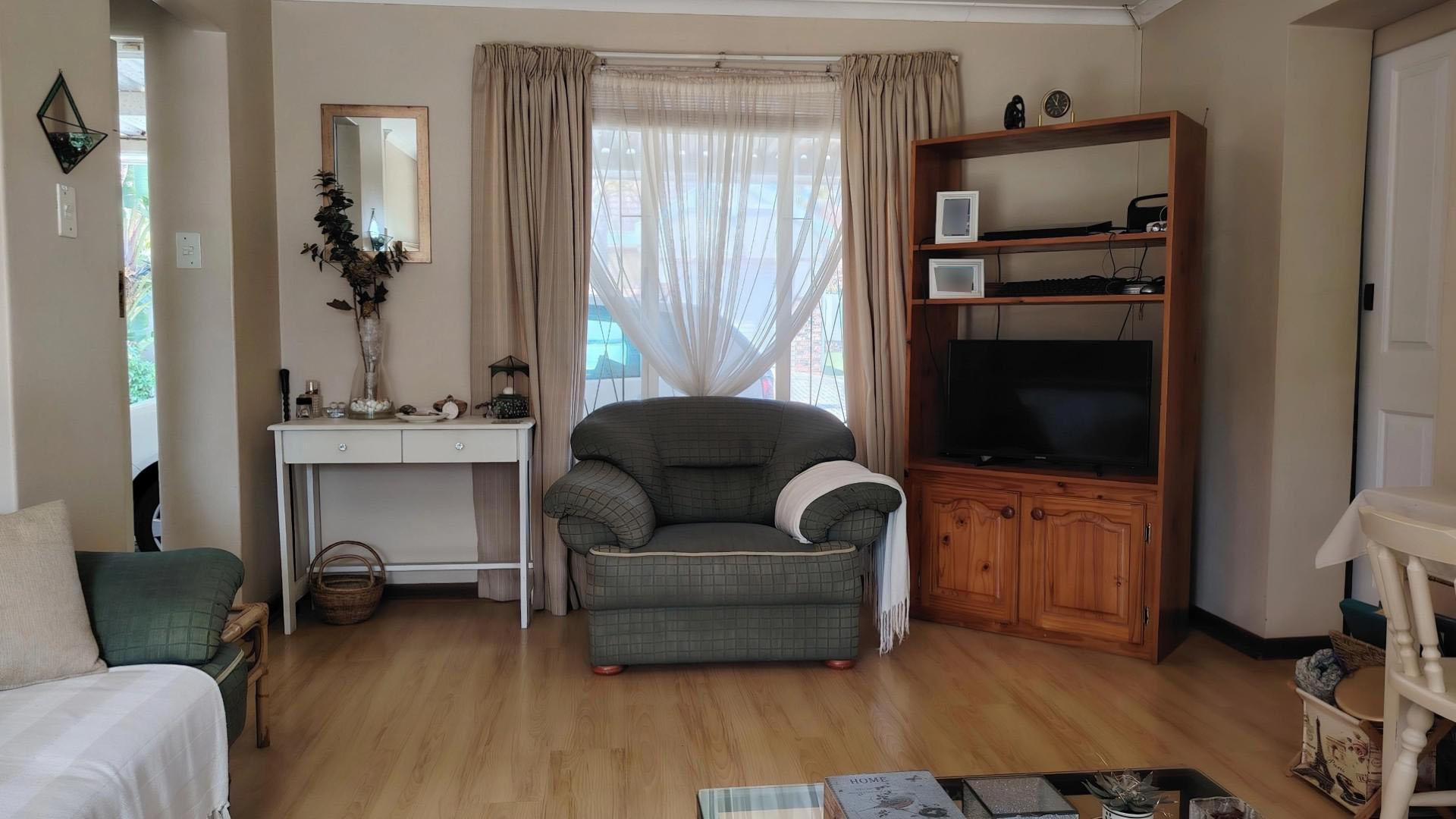 Lounges of property in Lorraine