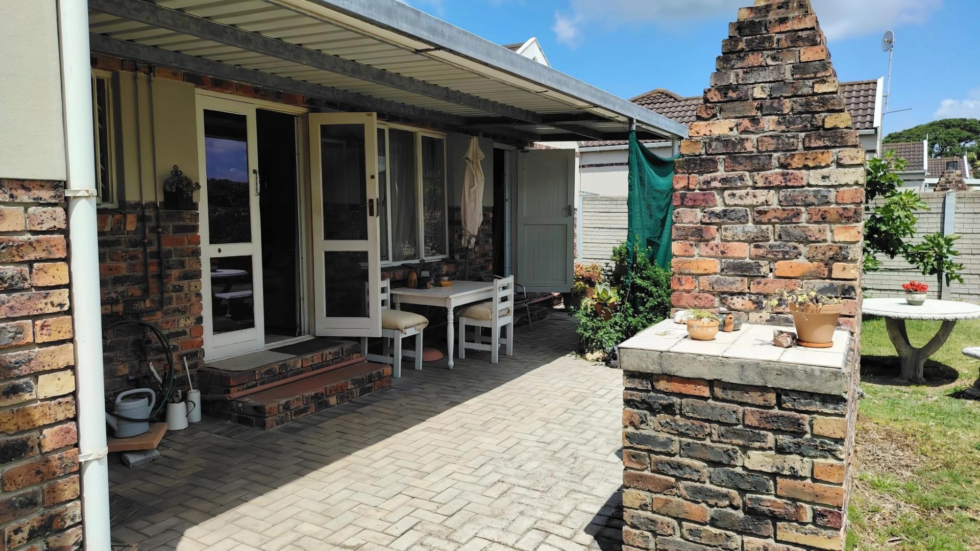 Patio of property in Lorraine