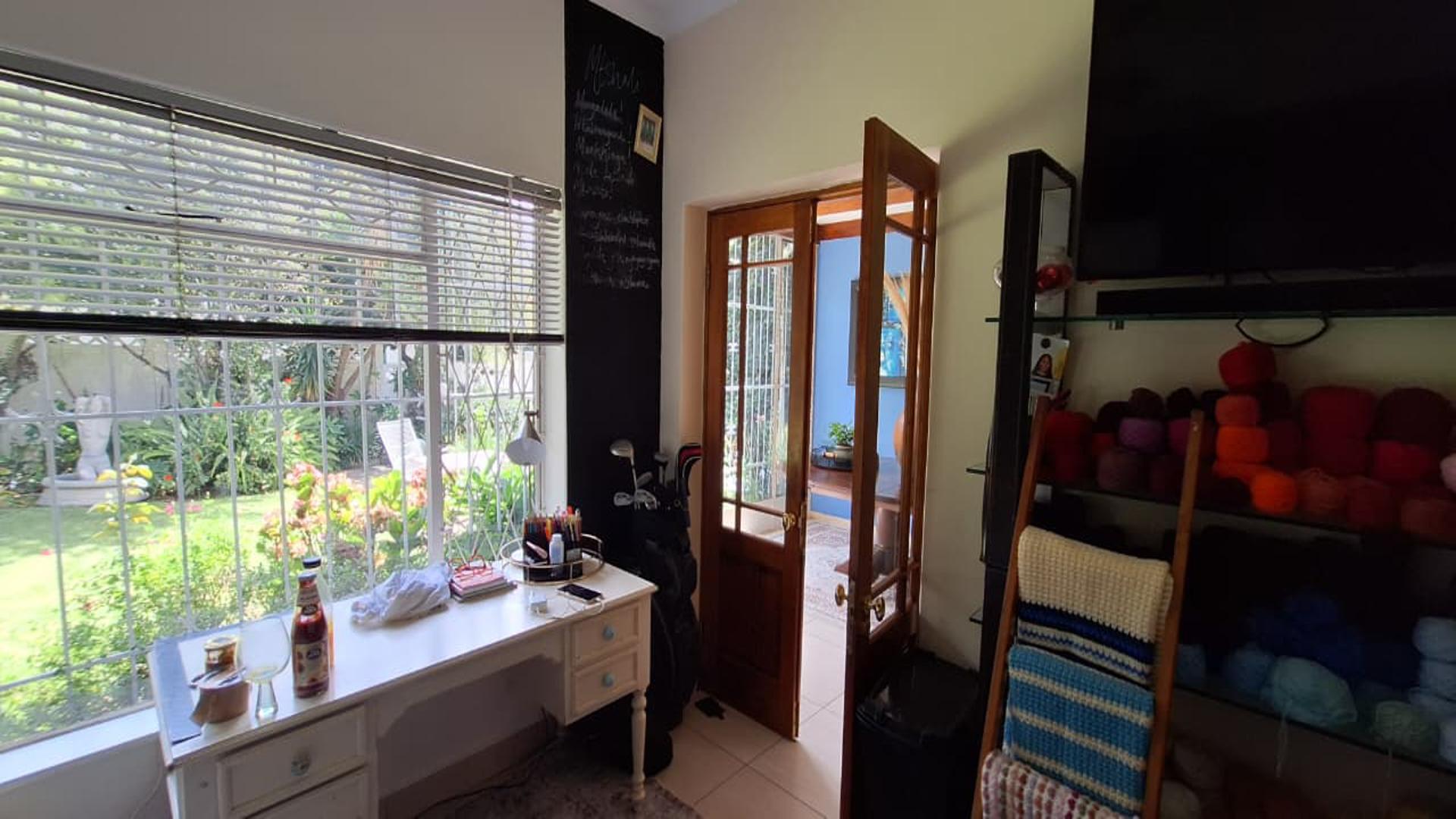 Informal Lounge - 12 square meters of property in Bordeaux