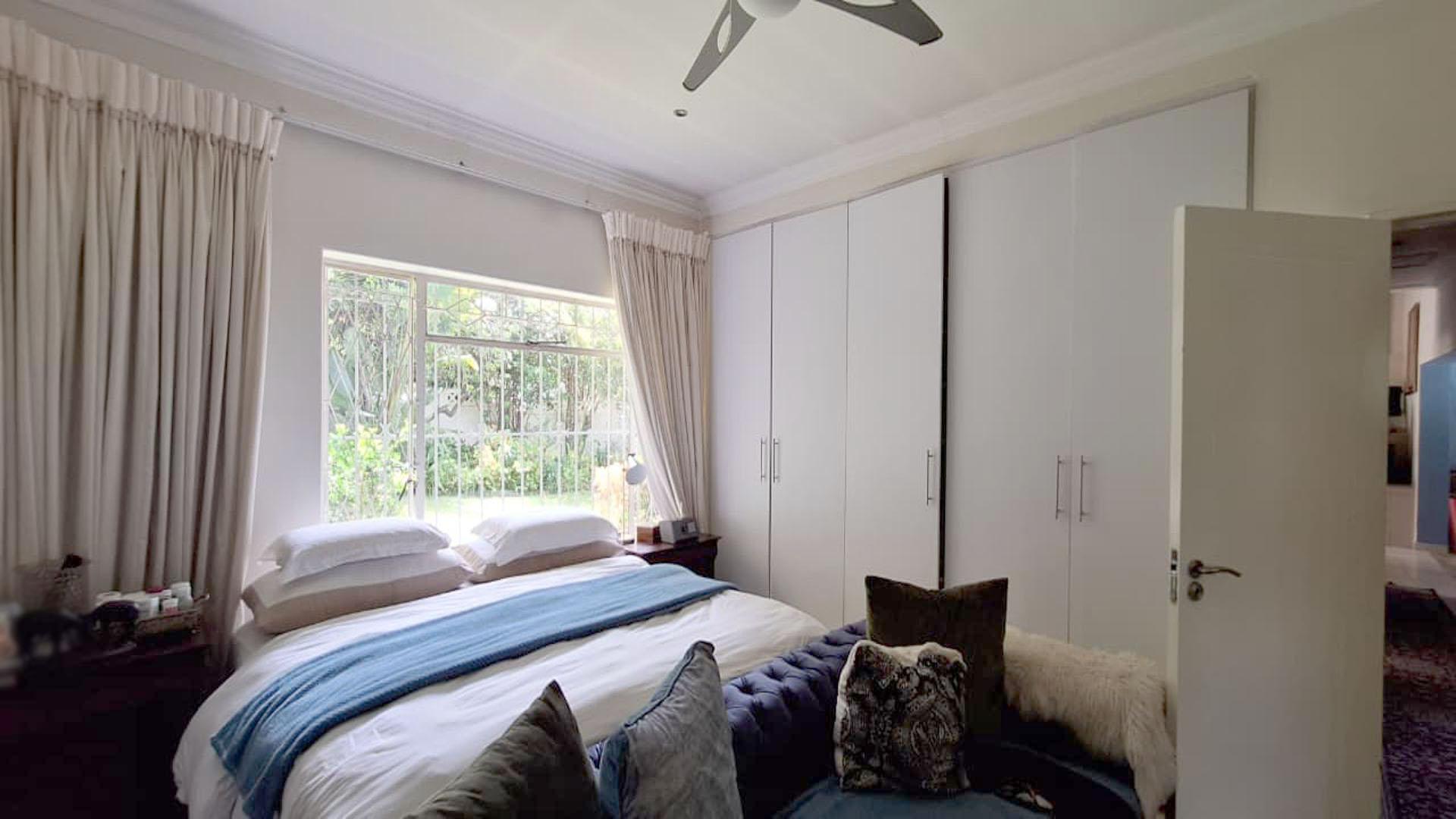 Main Bedroom - 26 square meters of property in Bordeaux