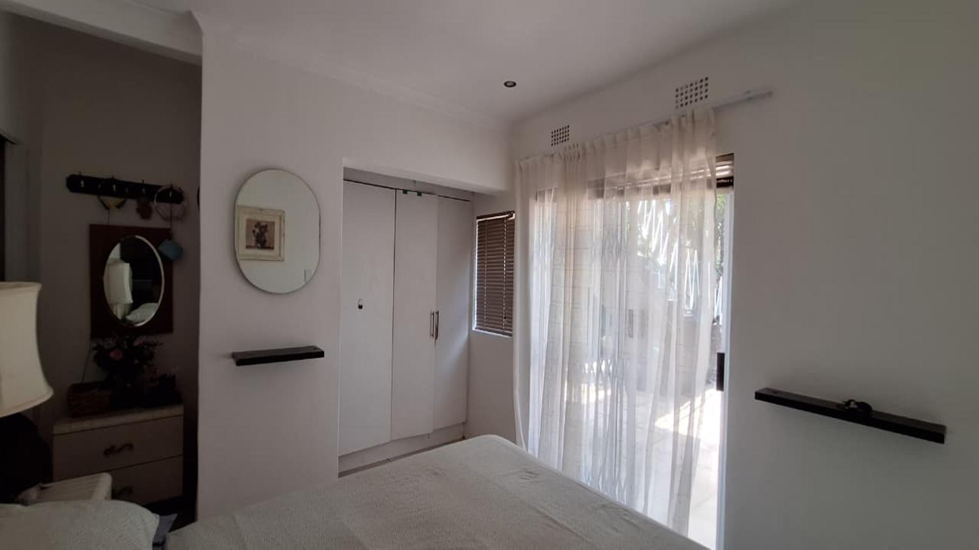 Main Bedroom - 26 square meters of property in Bordeaux