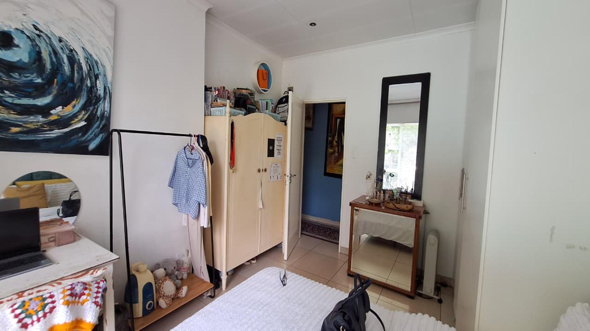 Bed Room 2 - 15 square meters of property in Bordeaux