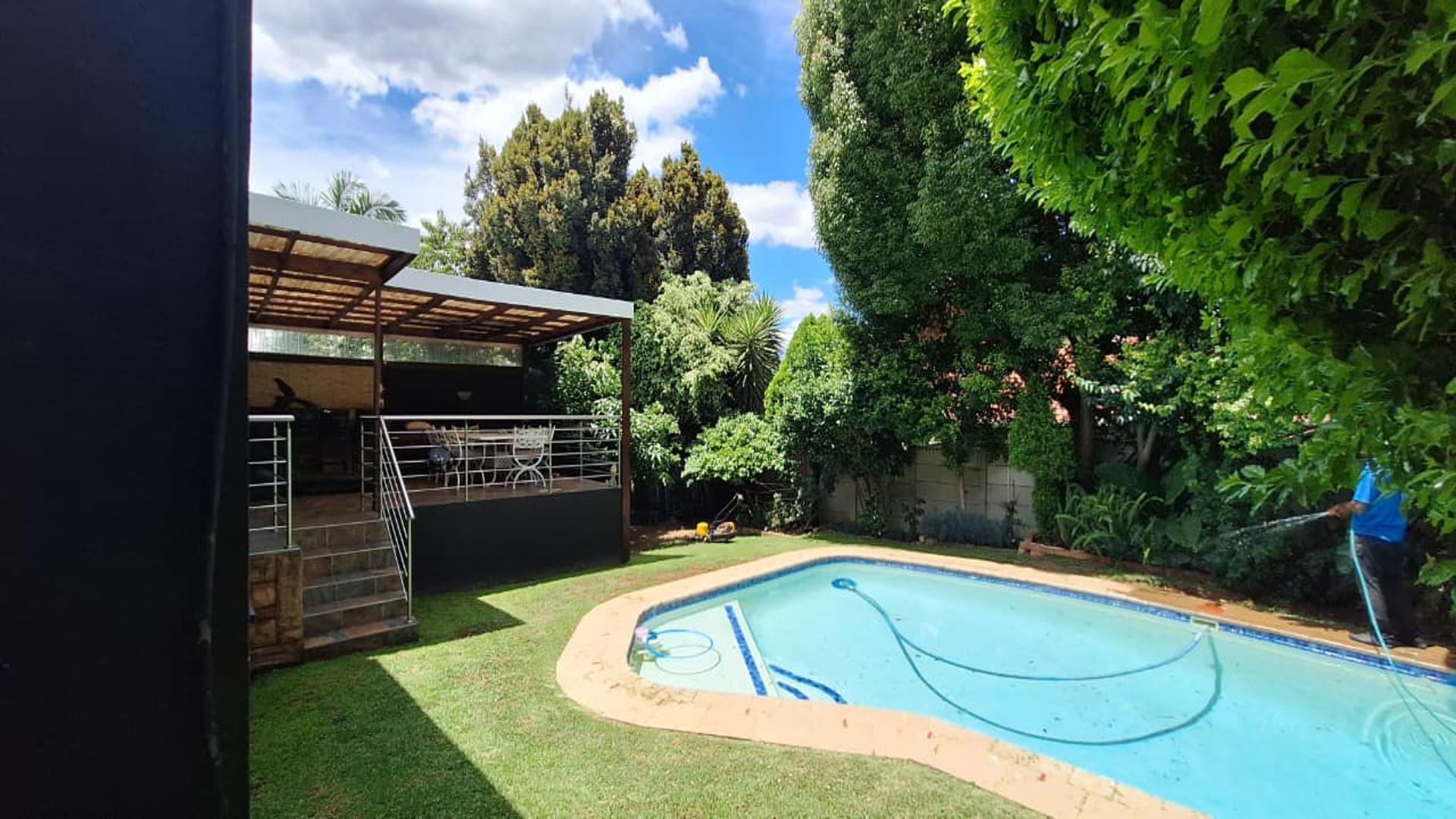 Backyard of property in Bordeaux