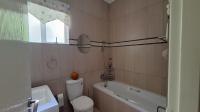 Bathroom 1 - 5 square meters of property in Bordeaux