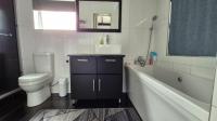 Bathroom 1 of property in Selection park