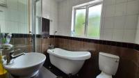 Bathroom 2 of property in Selection park
