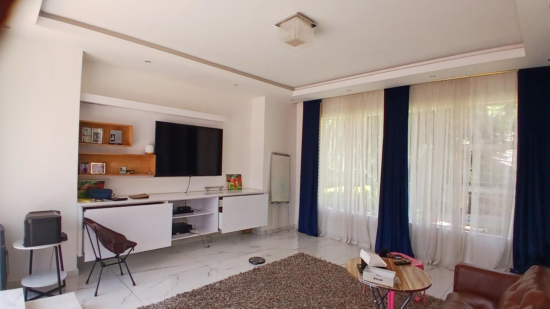 Lounges of property in The Reeds