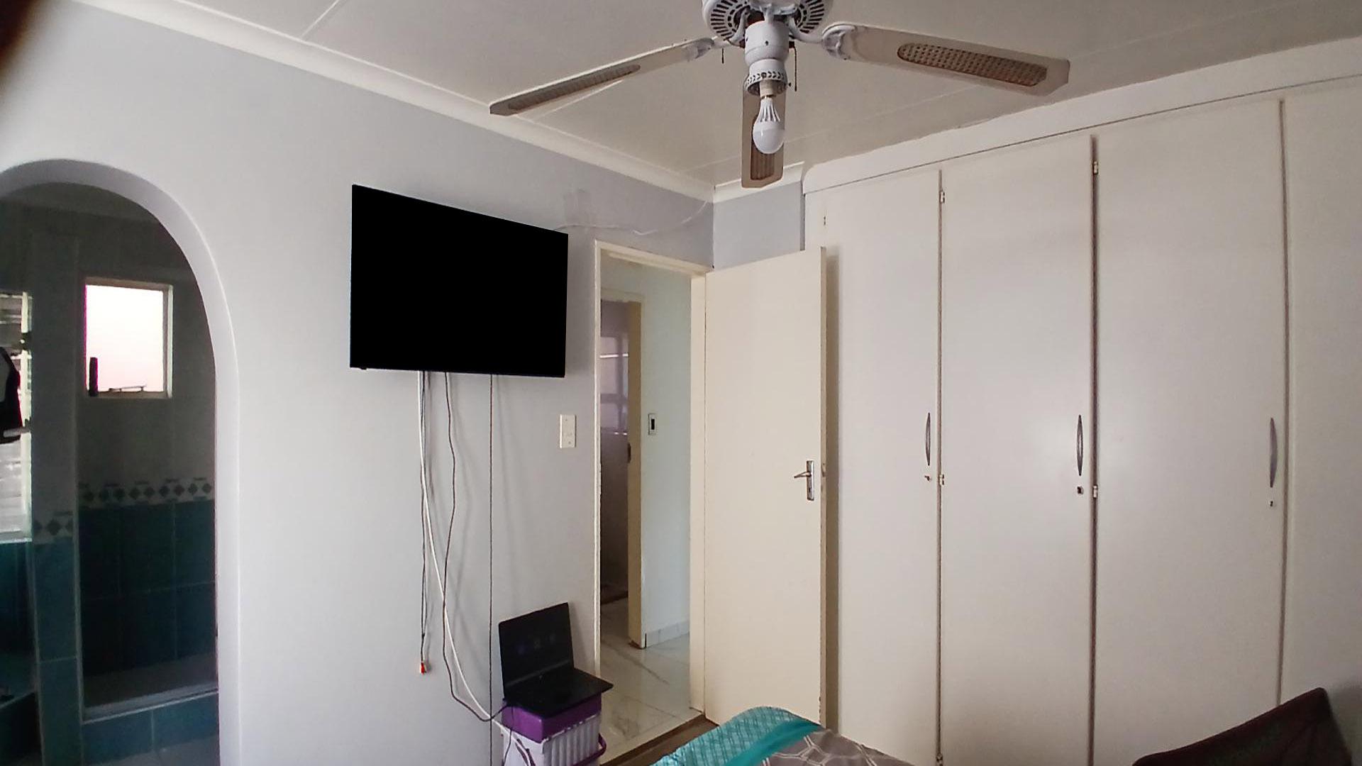 Bed Room 1 of property in The Reeds