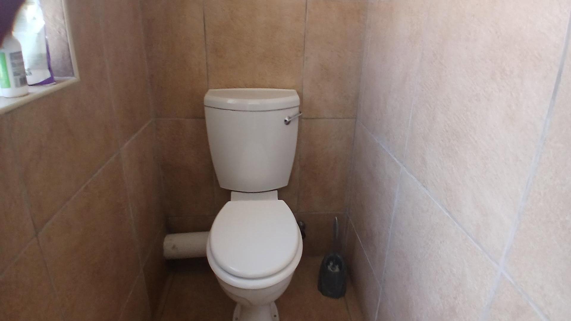 Bathroom 3+ of property in The Reeds