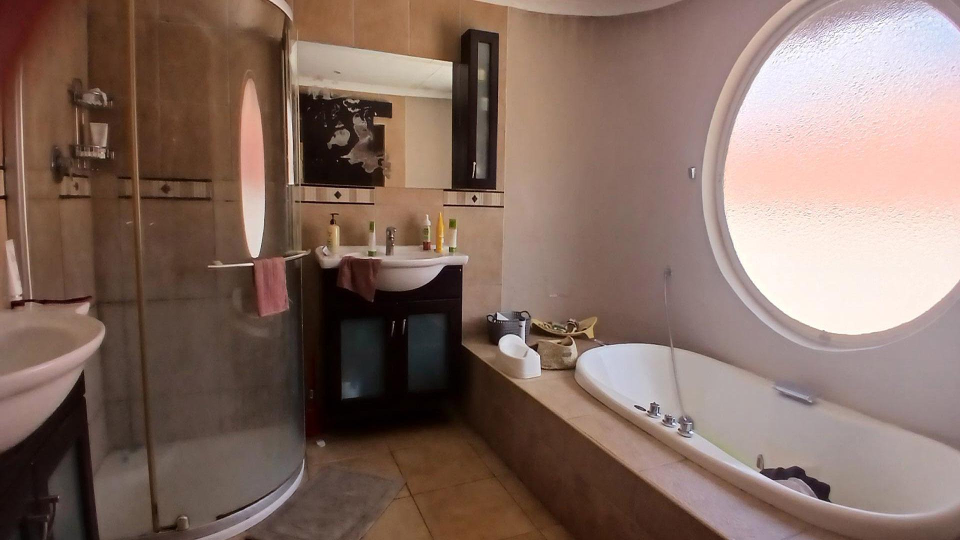 Bathroom 3+ of property in The Reeds