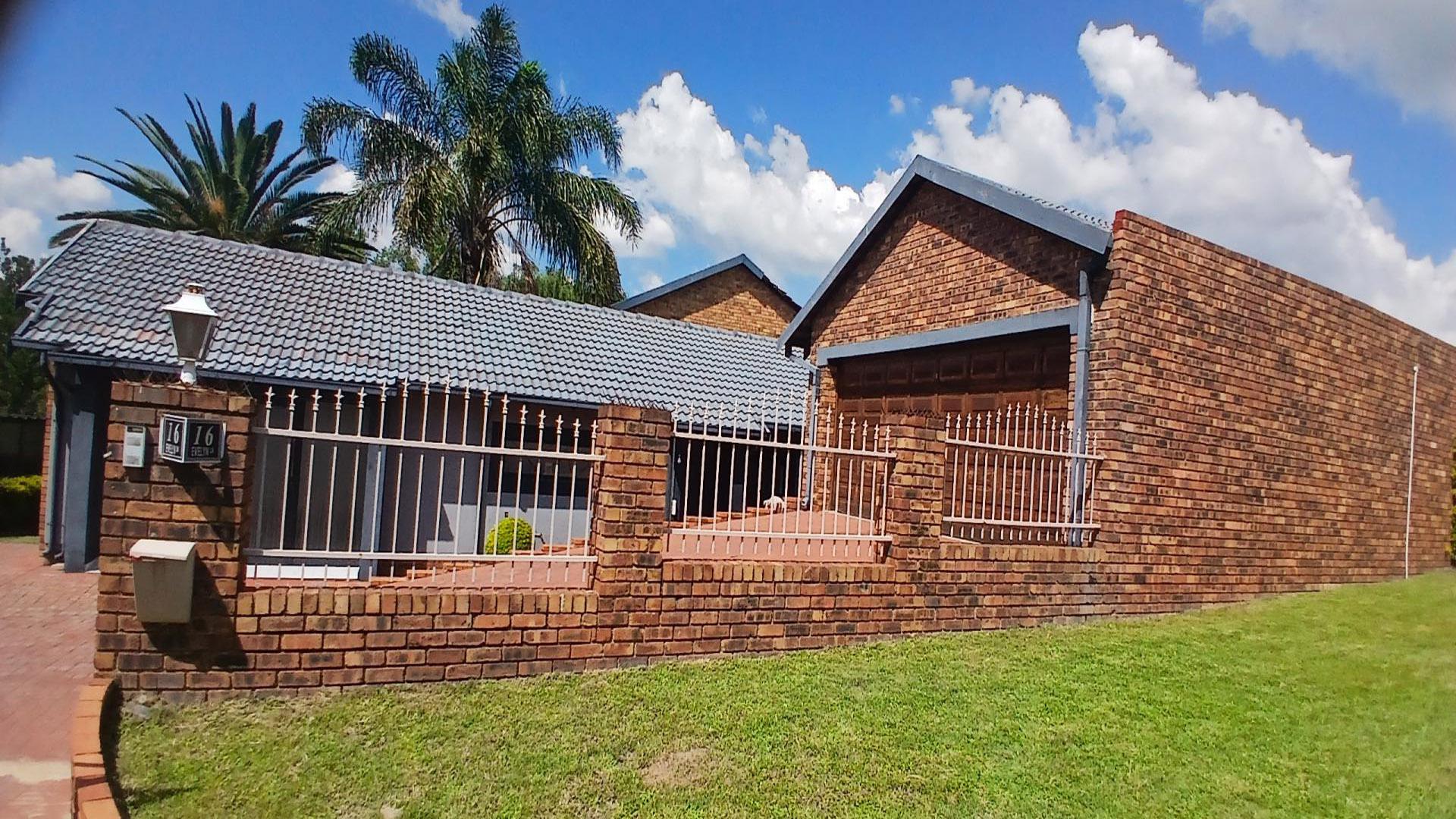 Front View of property in The Reeds