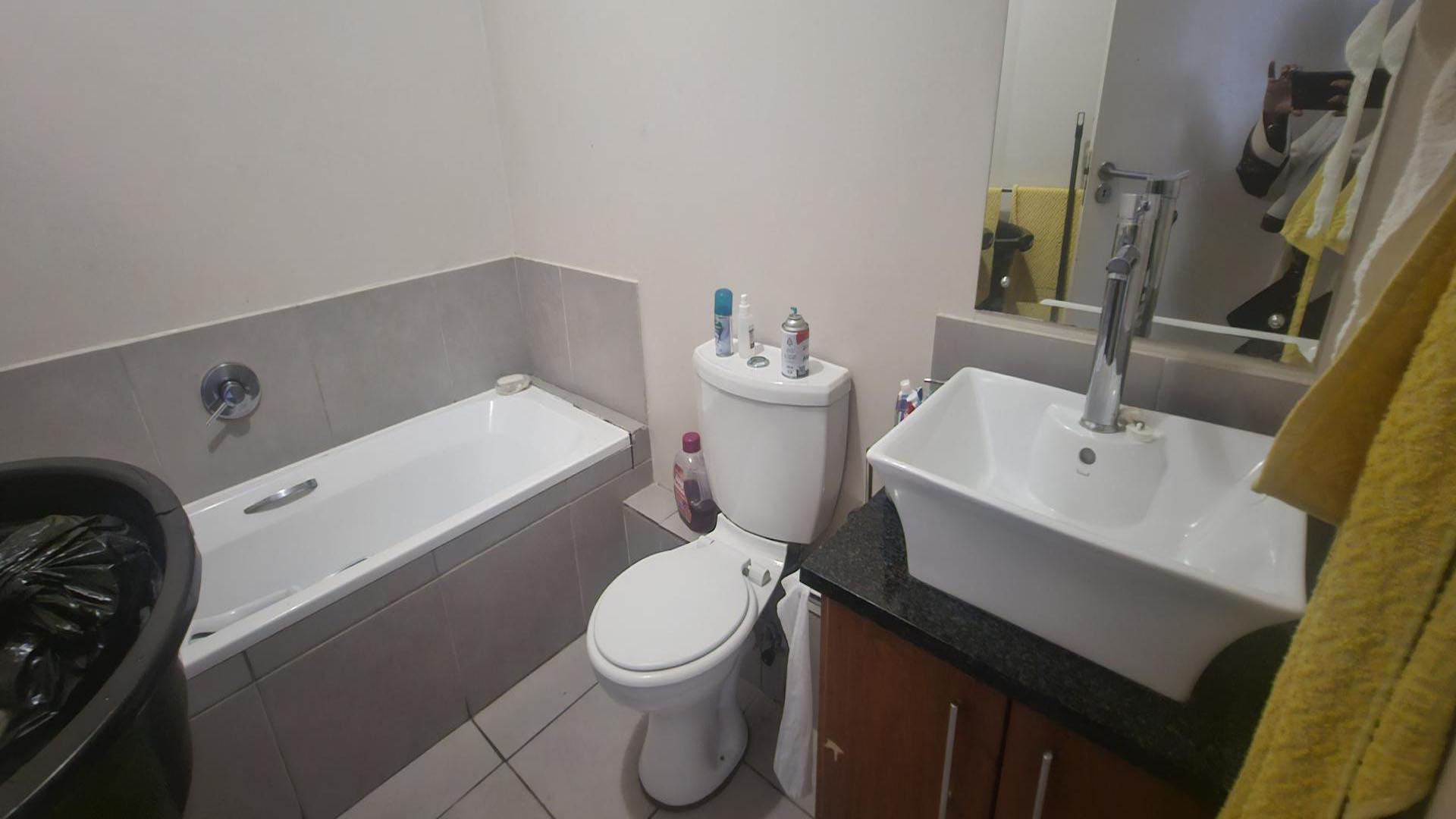 Main Bathroom of property in Sherwood