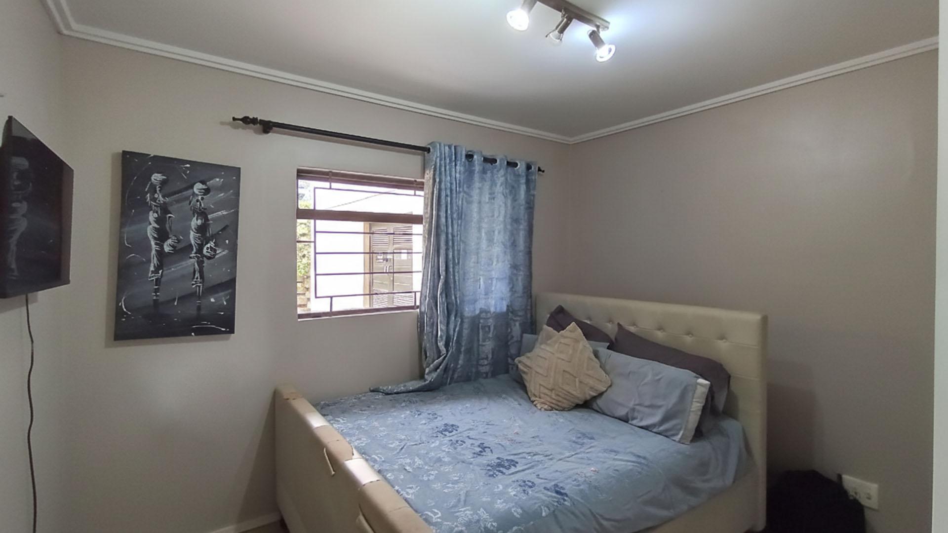 Bed Room 1 - 13 square meters of property in Sherwood