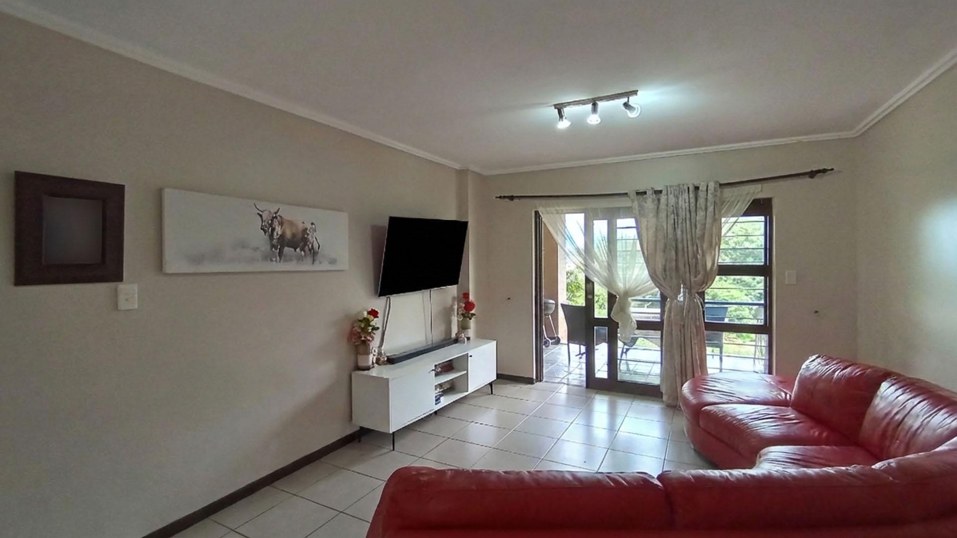 Lounges - 27 square meters of property in Sherwood