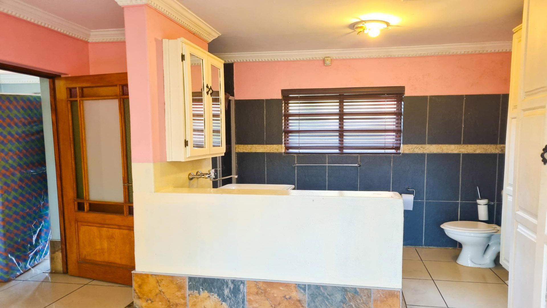 Bathroom 1 of property in Sabie