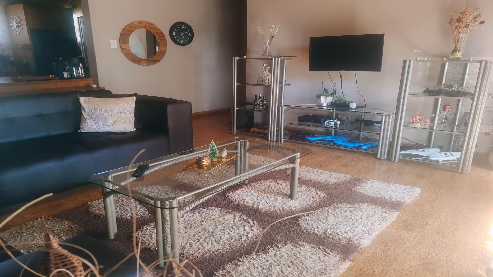 Lounges of property in Pellissier