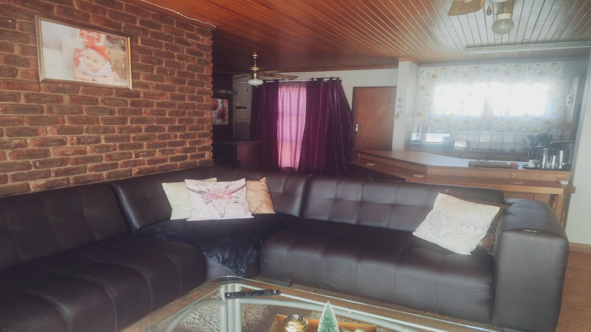 Lounges of property in Pellissier