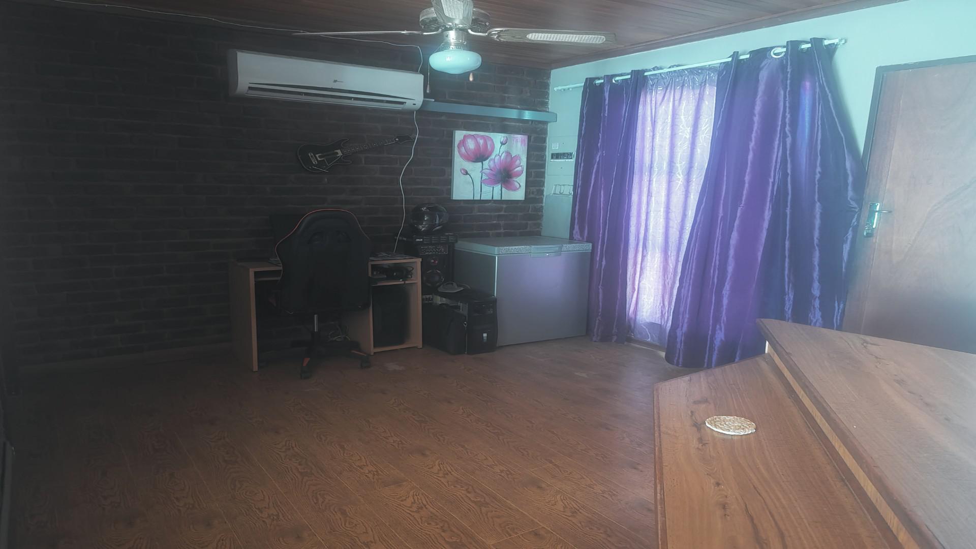 Dining Room of property in Pellissier