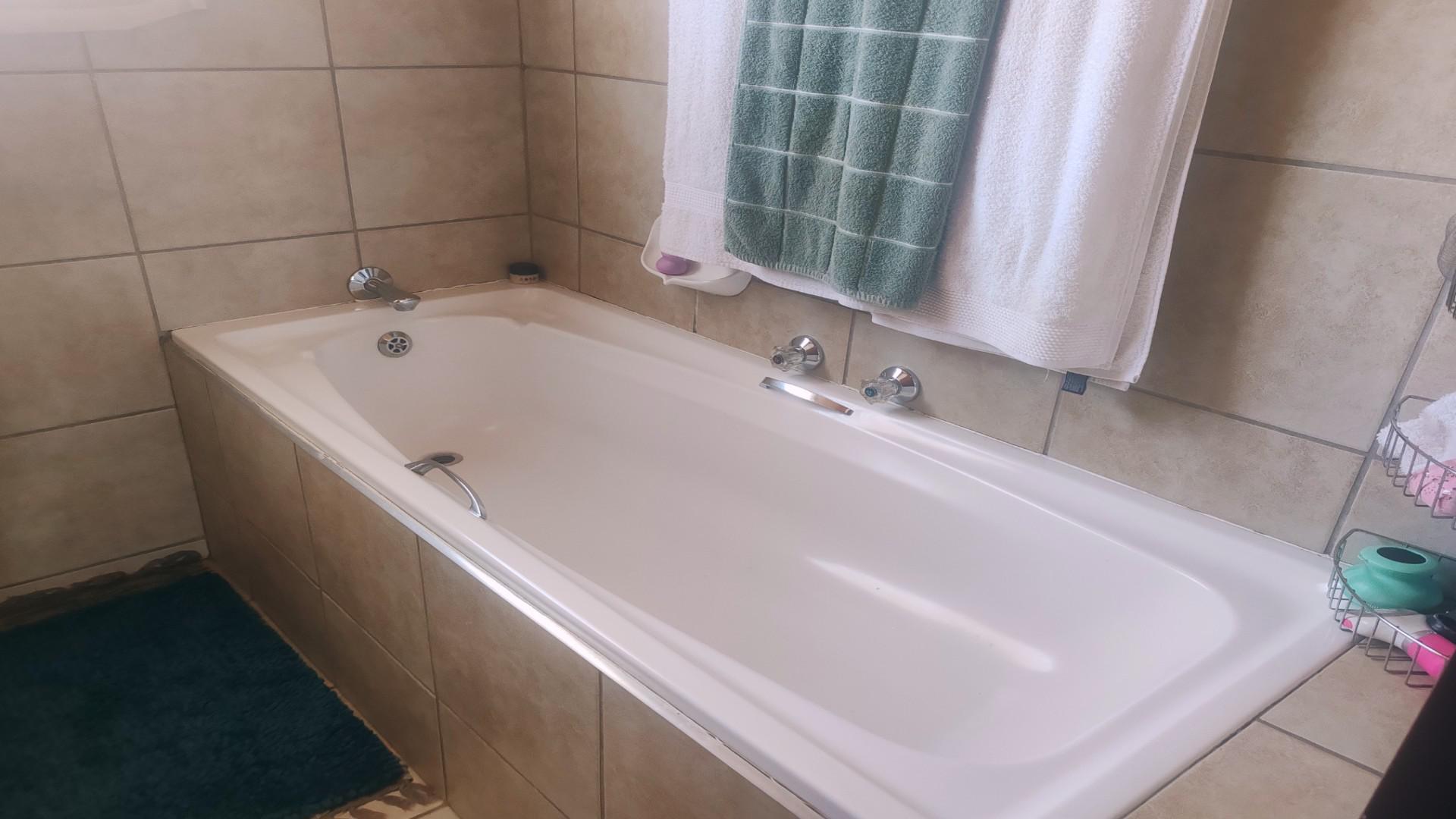 Main Bathroom of property in Pellissier