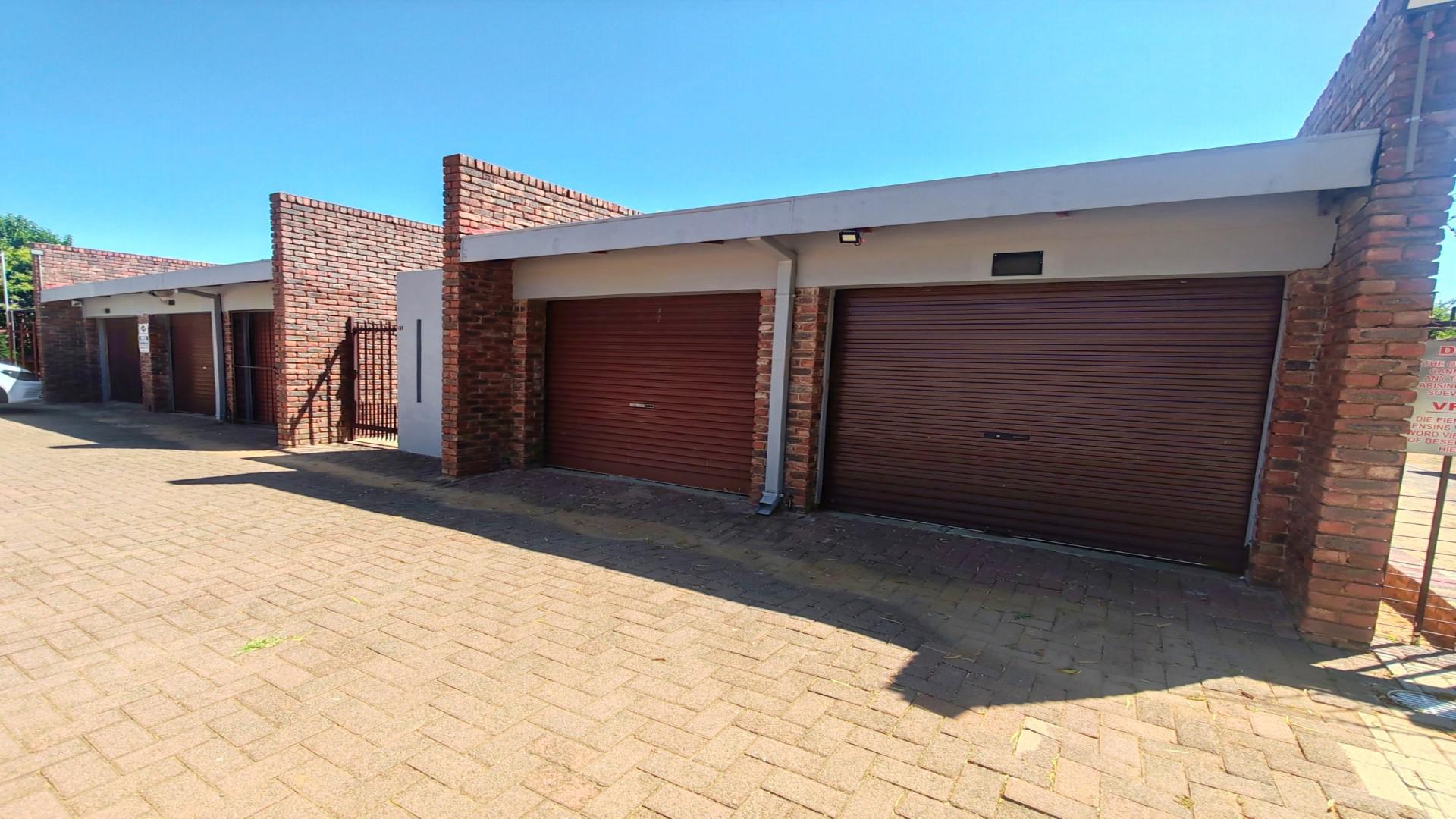 Garage of property in Pellissier