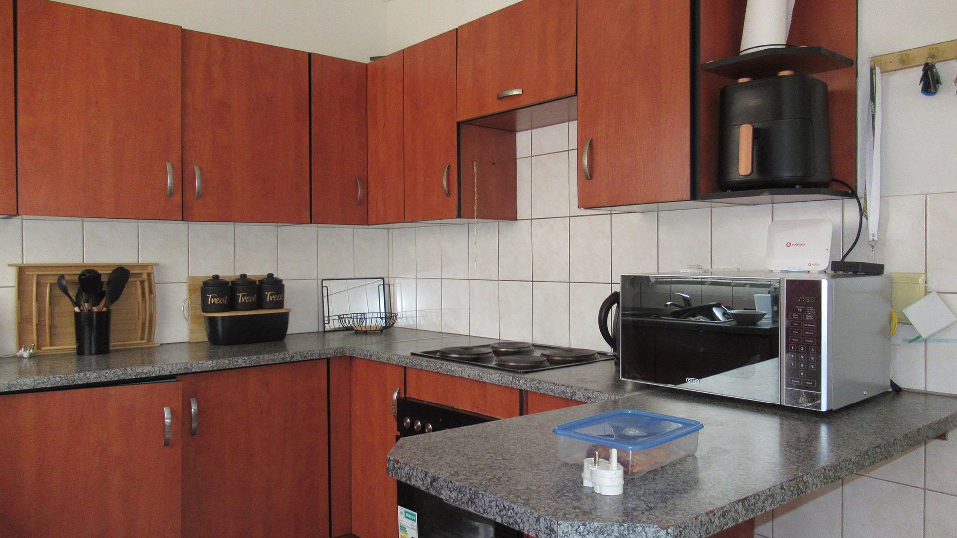 Kitchen - 8 square meters of property in Greenhills