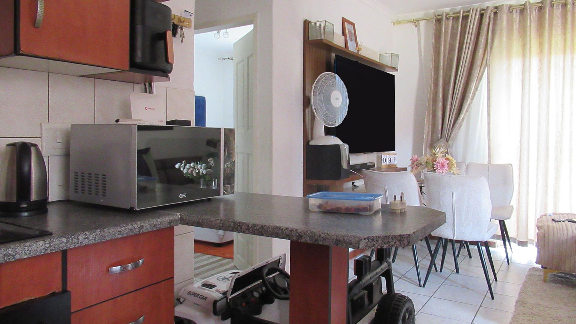 Kitchen - 8 square meters of property in Greenhills