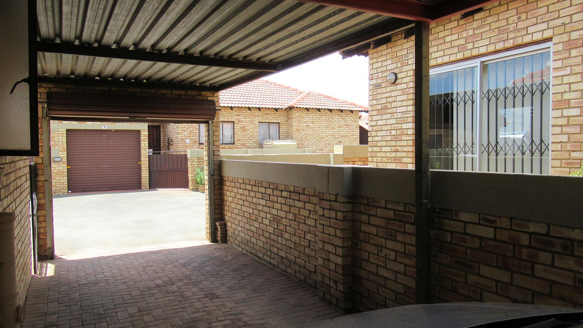 Spaces - 2 square meters of property in Greenhills