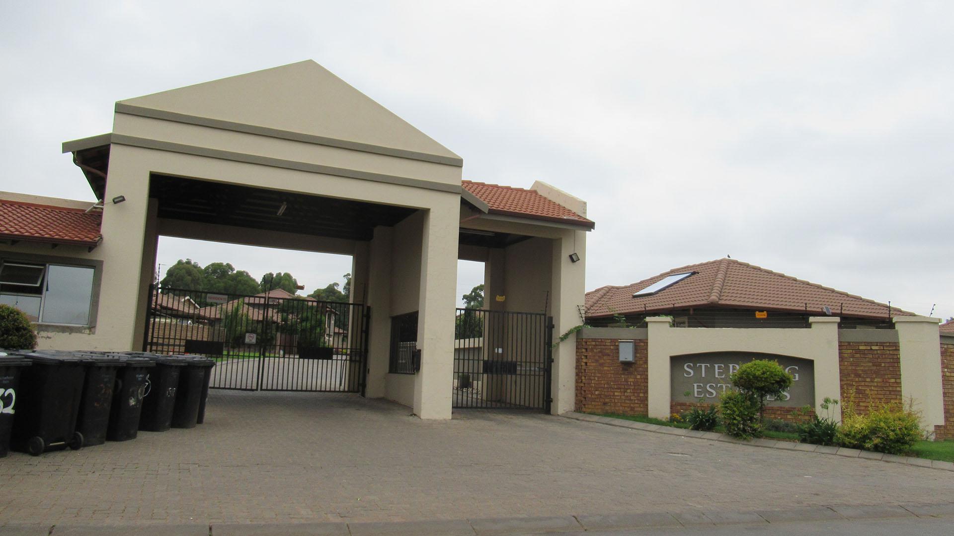 Front View of property in Cloverdene