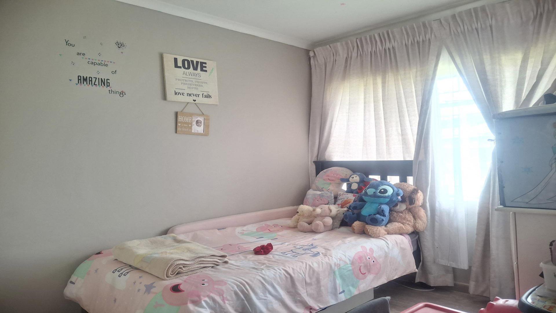 Bed Room 2 of property in Witpoortjie