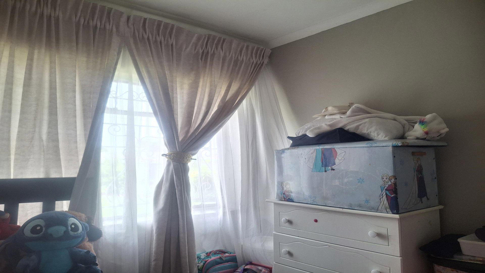 Bed Room 2 of property in Witpoortjie