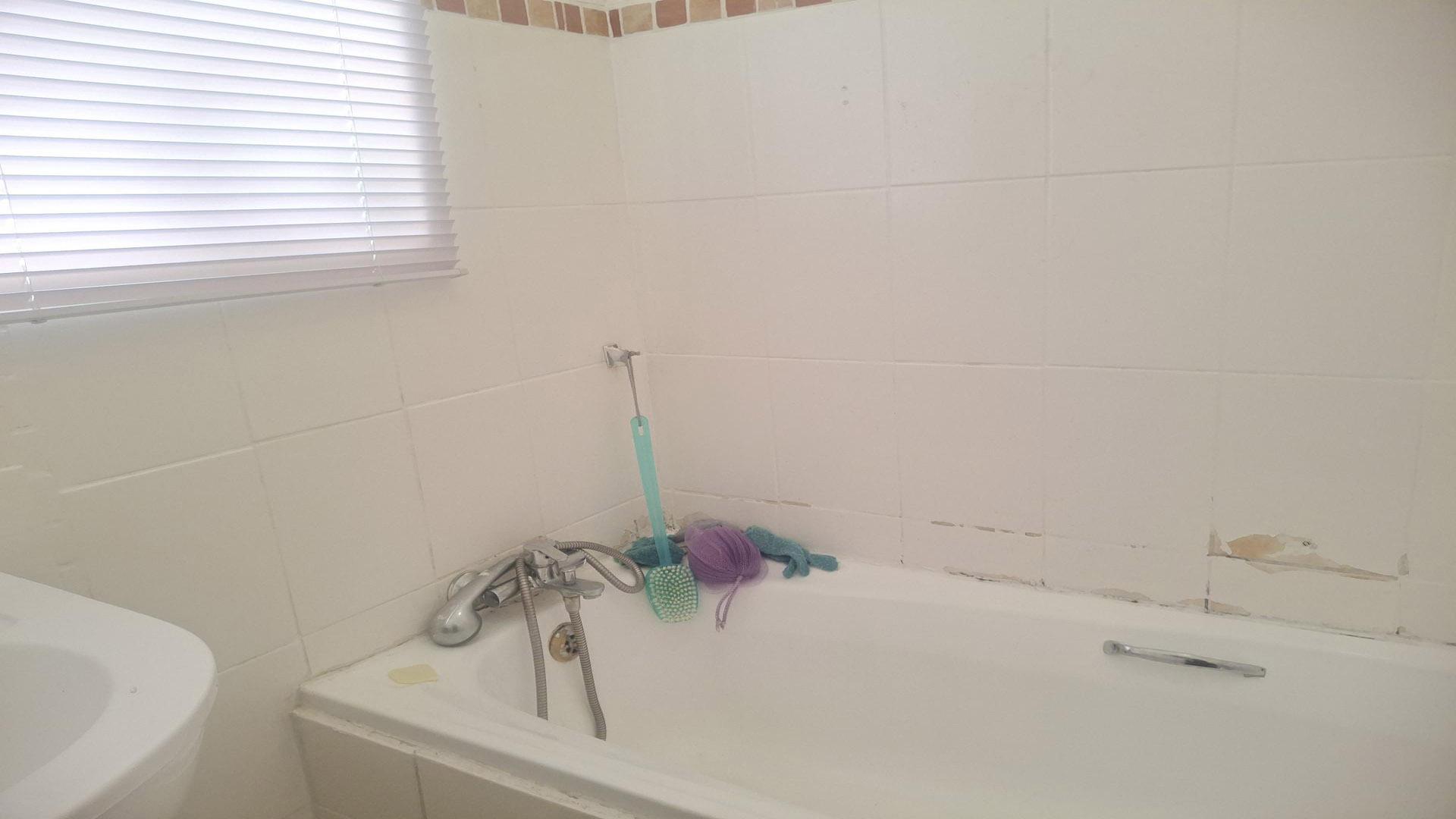 Bathroom 1 of property in Witpoortjie