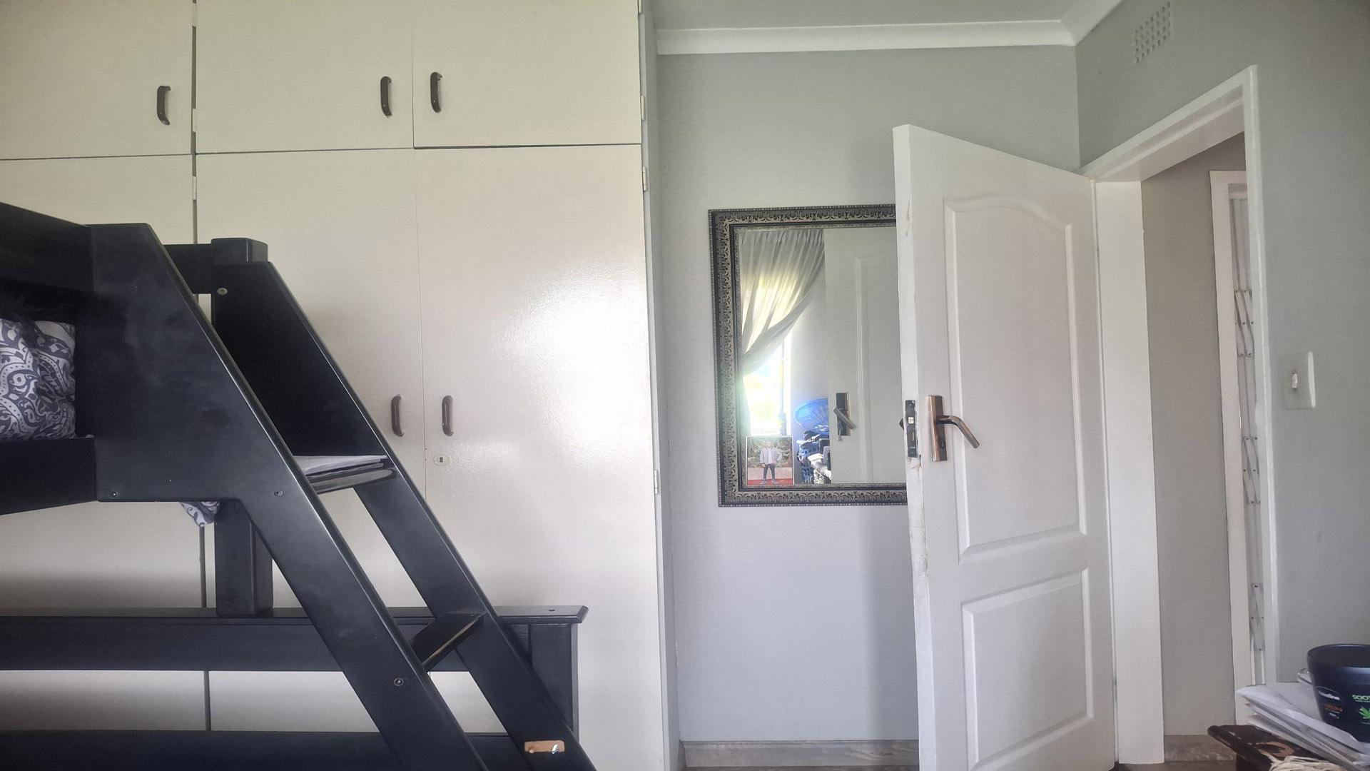 Bed Room 3 of property in Witpoortjie