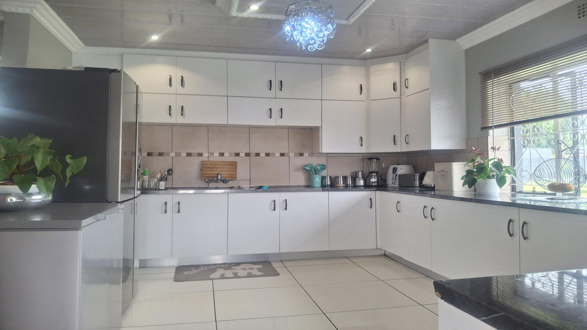 Kitchen of property in Witpoortjie