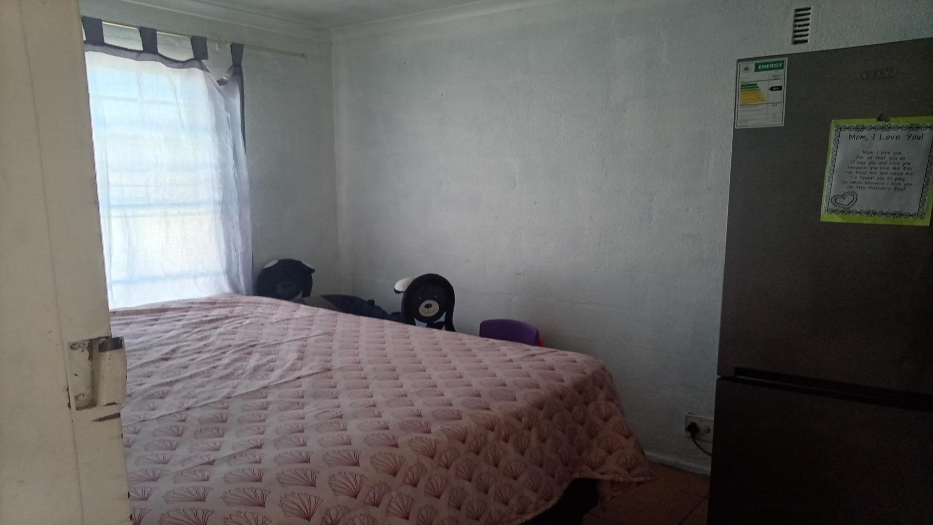 Bed Room 1 of property in New Eastridge