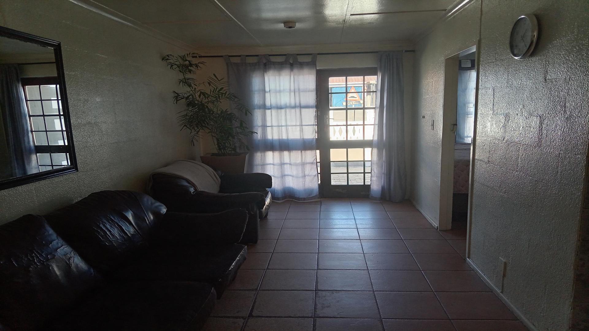 Lounges of property in New Eastridge