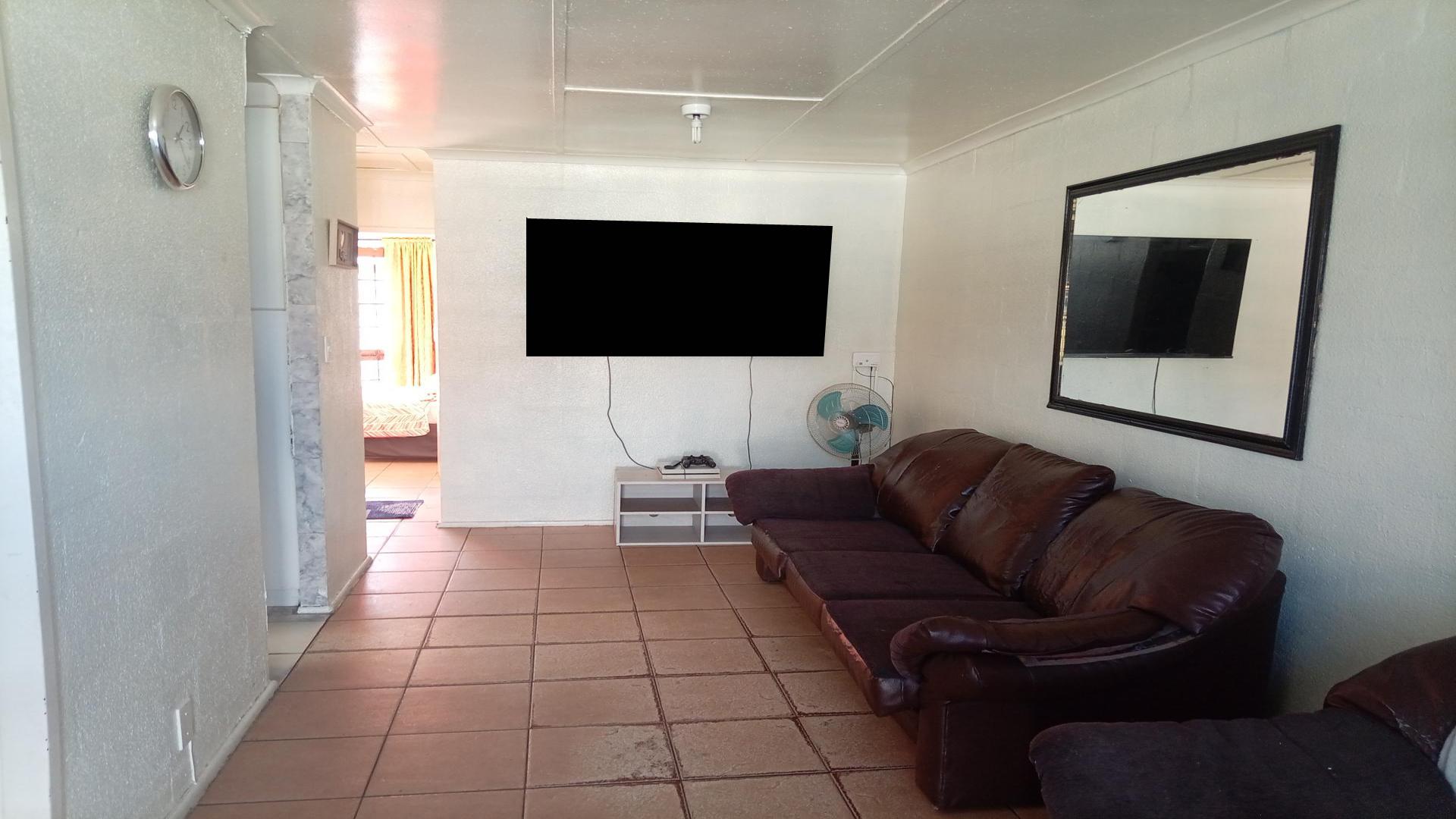 Lounges of property in New Eastridge