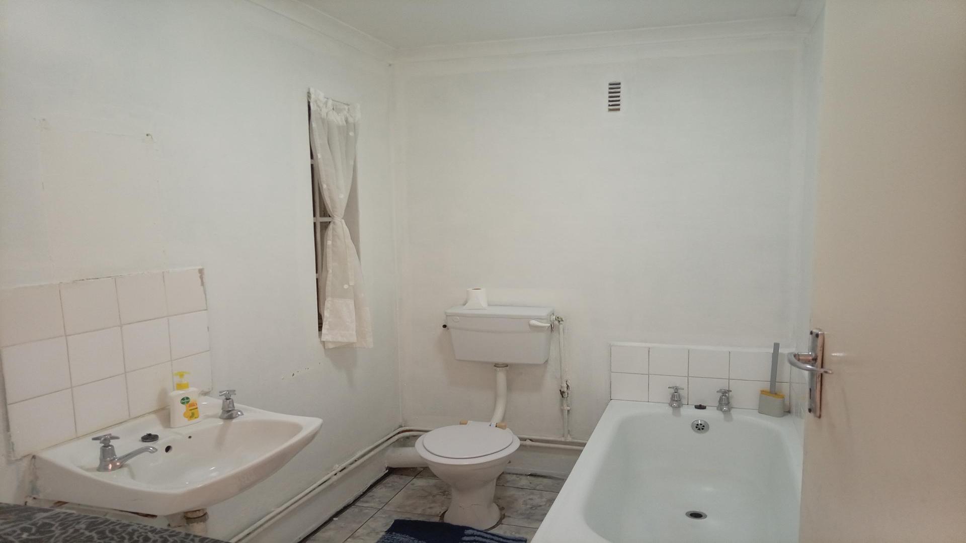 Bathroom 1 of property in New Eastridge