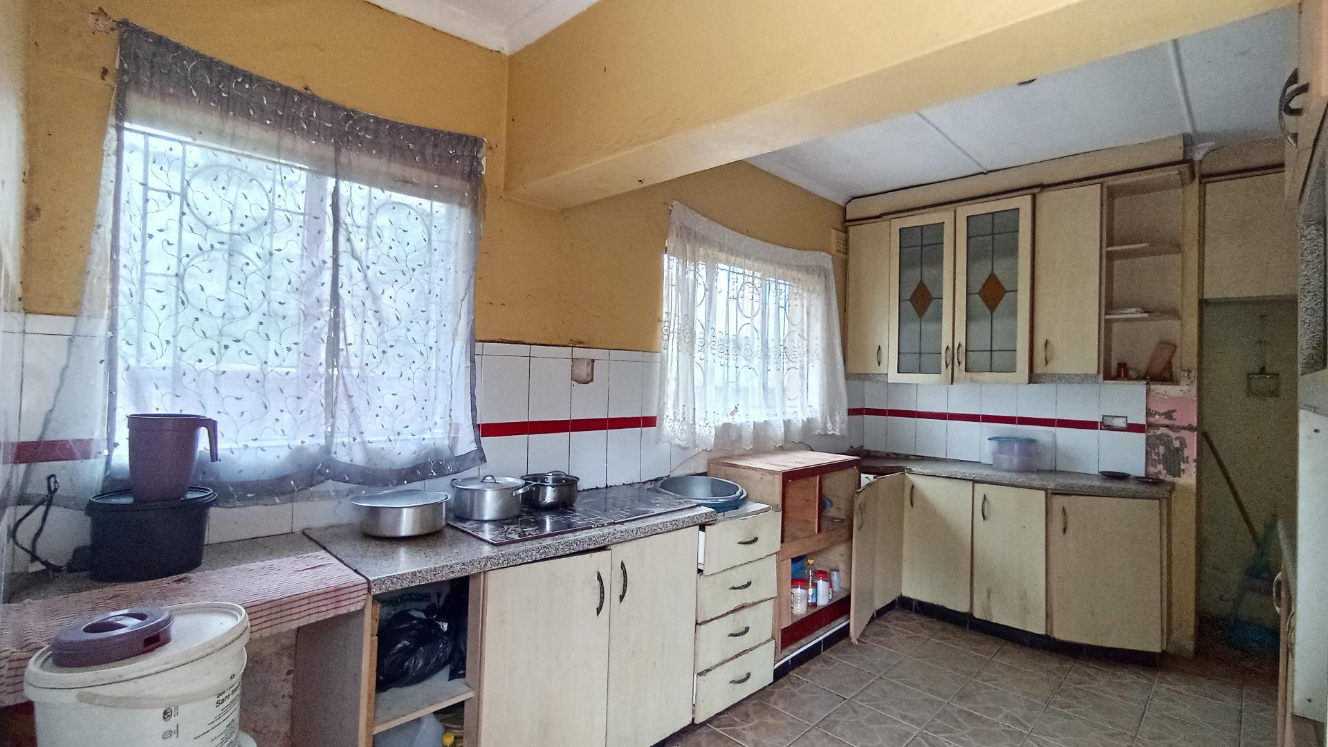 Kitchen - 15 square meters of property in Umlazi