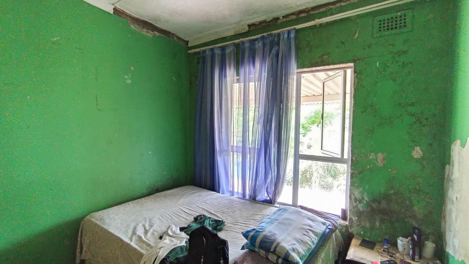 Bed Room 2 - 11 square meters of property in Umlazi