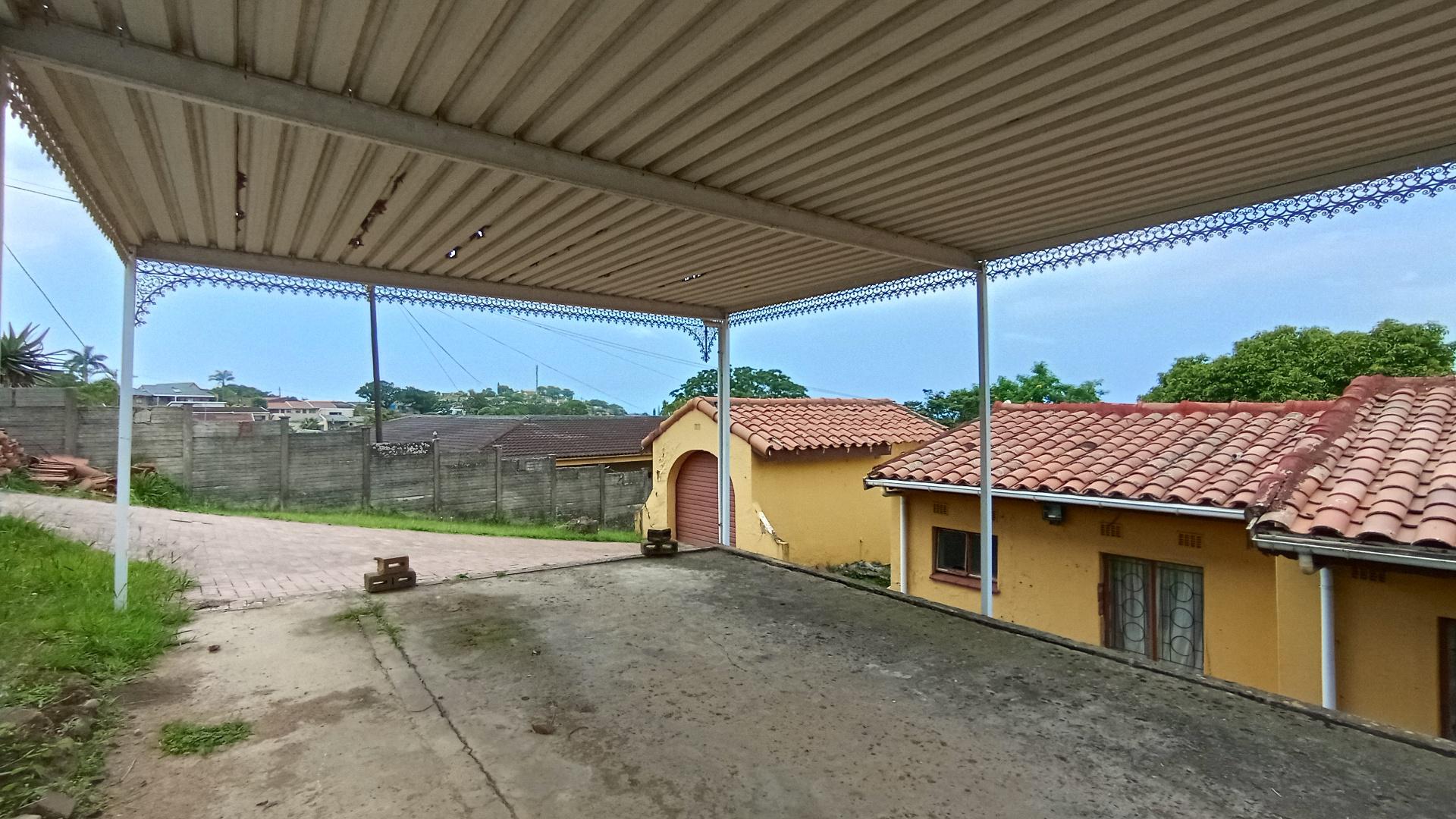 Patio - 31 square meters of property in Umlazi