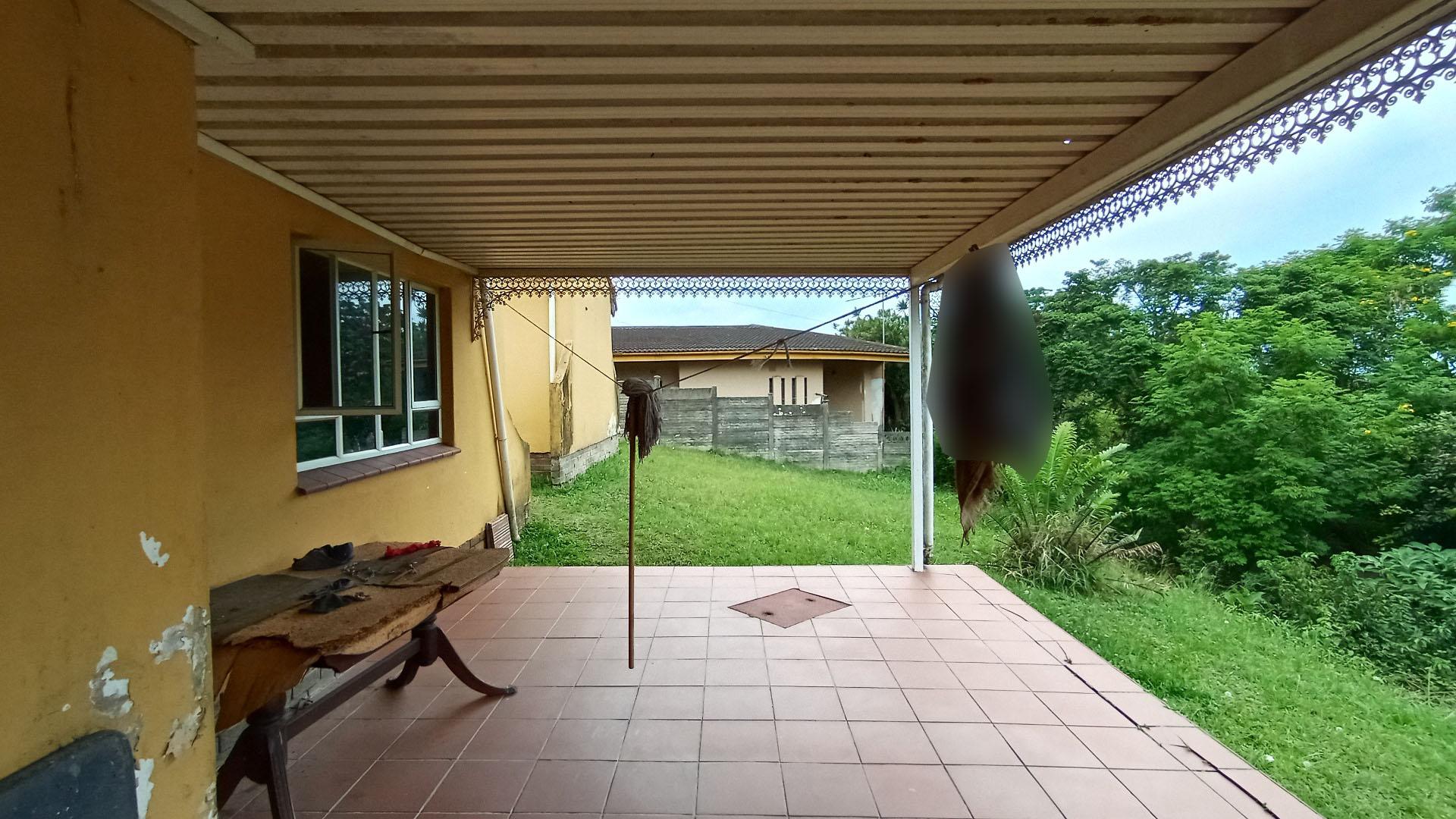 Patio - 31 square meters of property in Umlazi