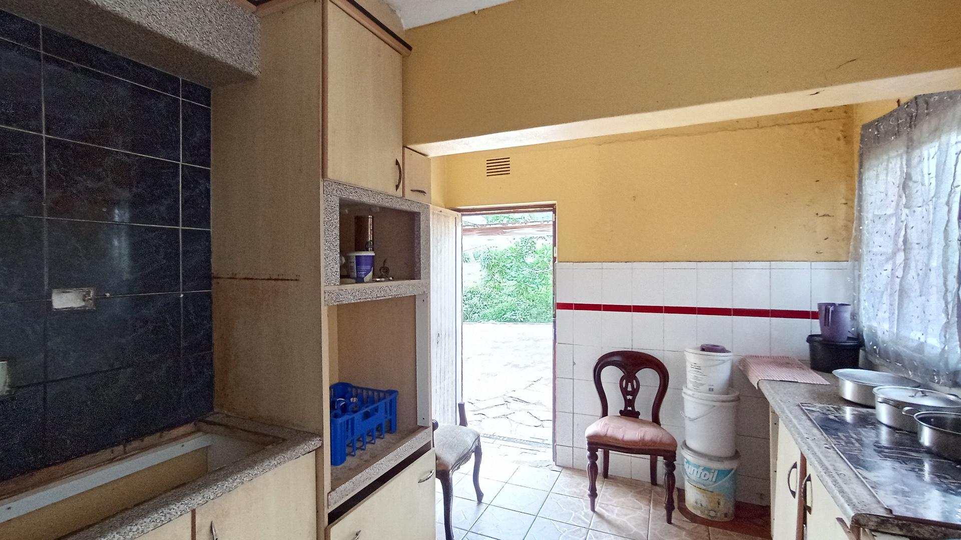 Kitchen - 15 square meters of property in Umlazi