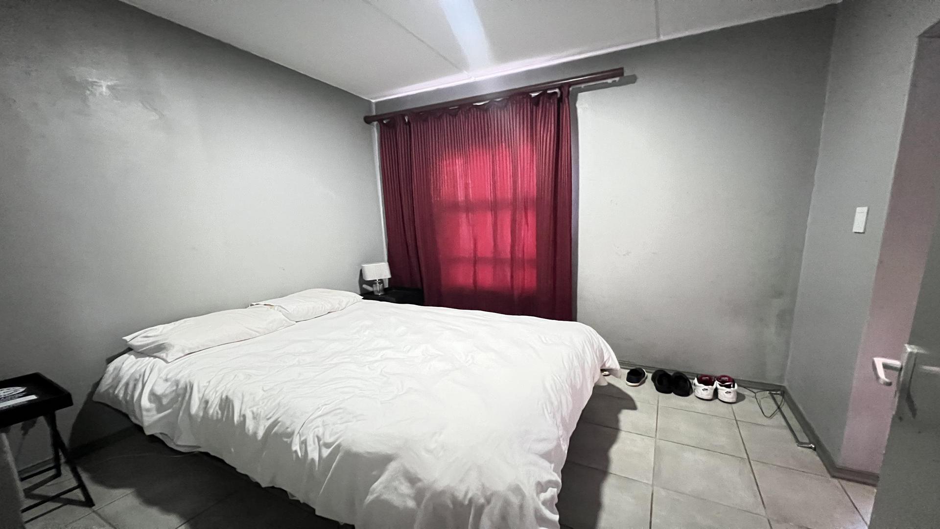 Bed Room 1 of property in Witpoortjie