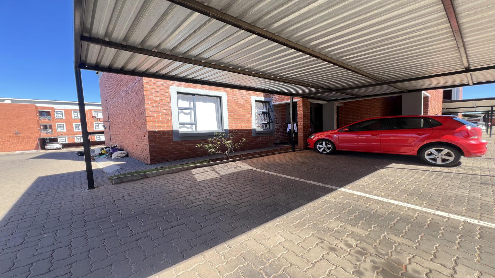Carport  of property in Witpoortjie