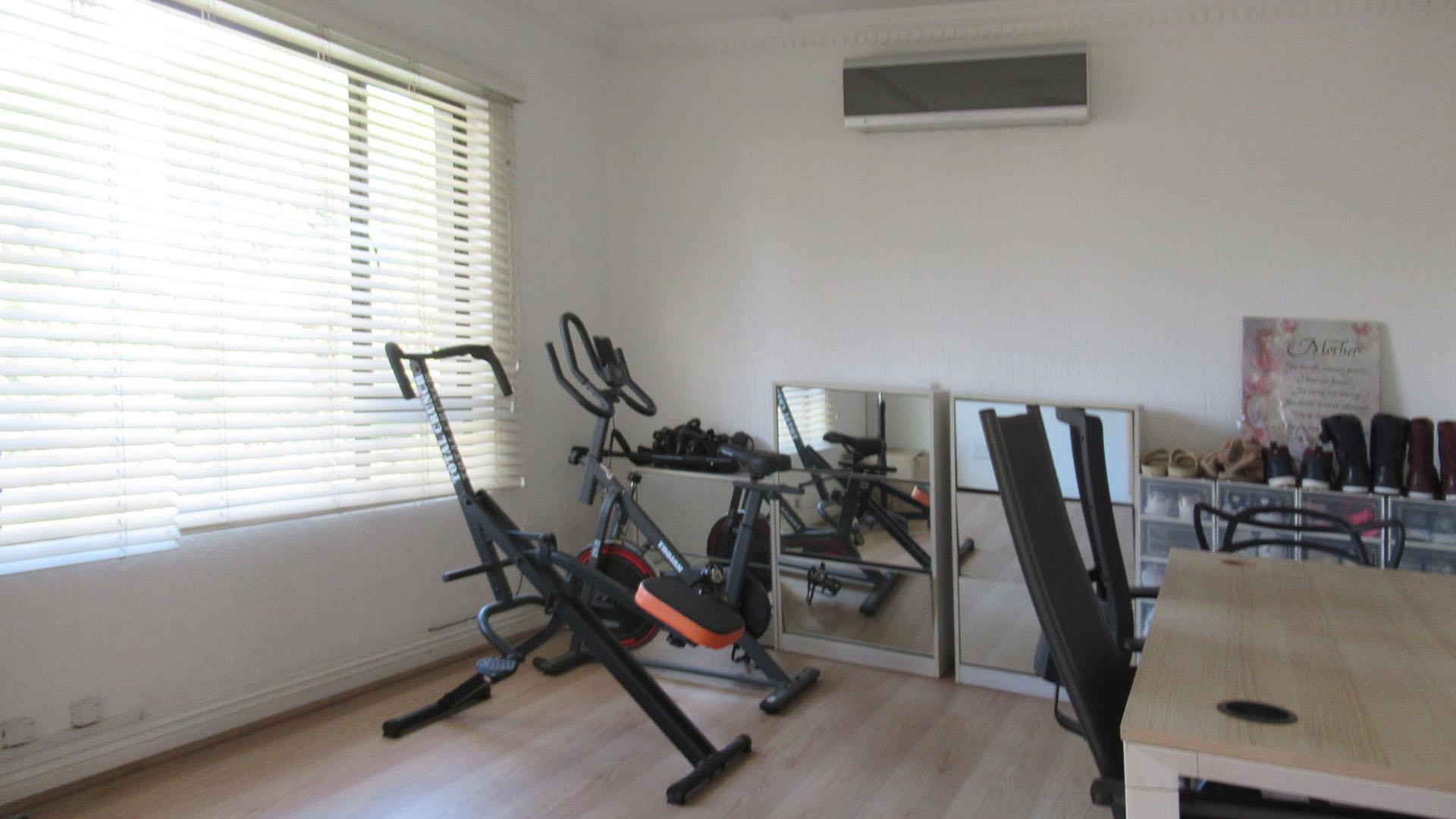 Entertainment - 63 square meters of property in Fourways