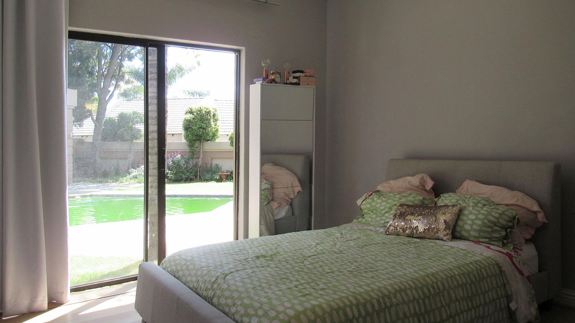 Bed Room 2 - 17 square meters of property in Fourways